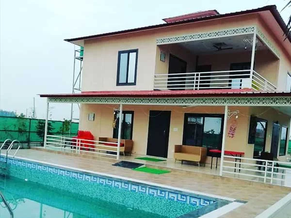 Private pool and deck