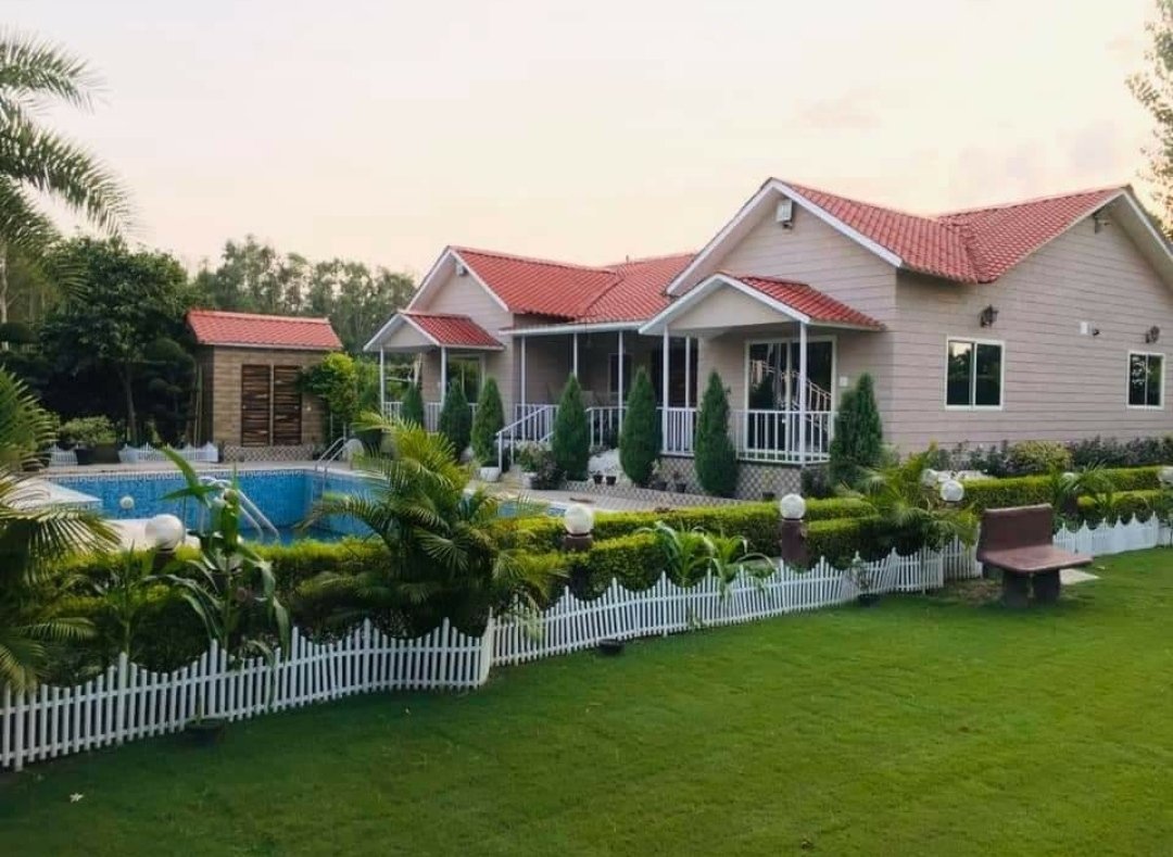 Green Beauty Farm House, Noida — delivered farmhouse with pool and landscaped lawn